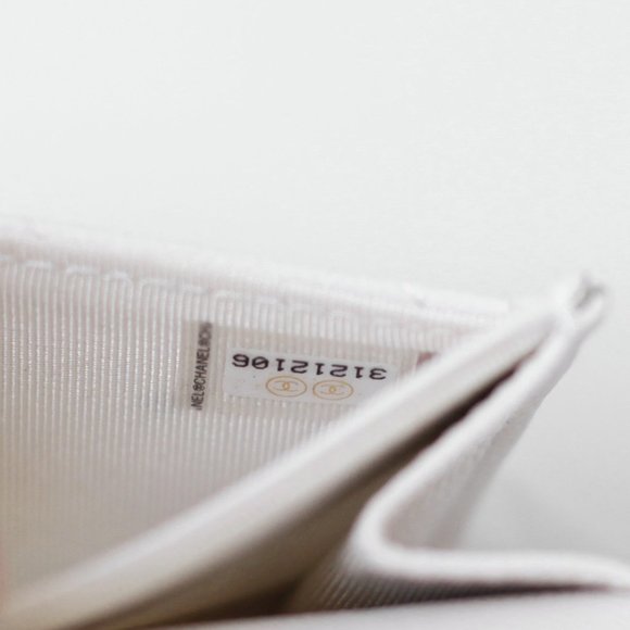 SOLD Chanel Quilted Caviar Leather Small Flap Card Holder in Cream & Gold HW - Picture 5 of 7